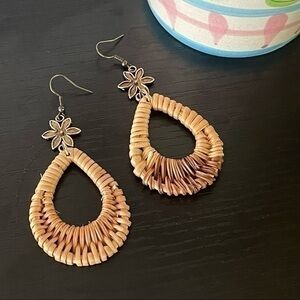 2/$29 Handmade Straw Weave Brass Flower Boho Teardrop Earrings 3.5” Beach Casual